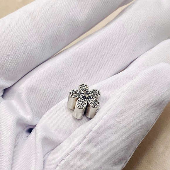 EUC Pandora 791480CZ Sterling Silver Dazzling Daisy Charm w/ Clear Zirconia - Picture 4 of 9